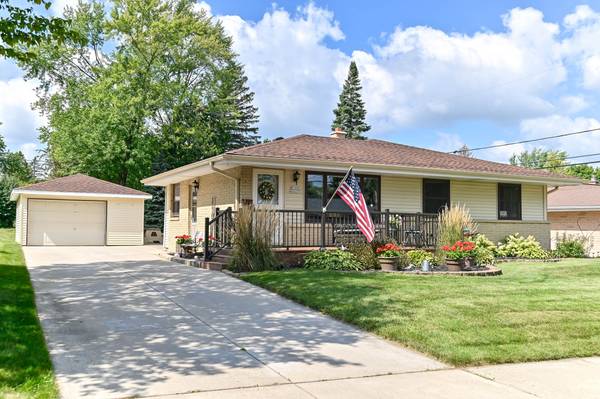 W149N8425 Norman Dr, Menomonee Falls, WI 53051