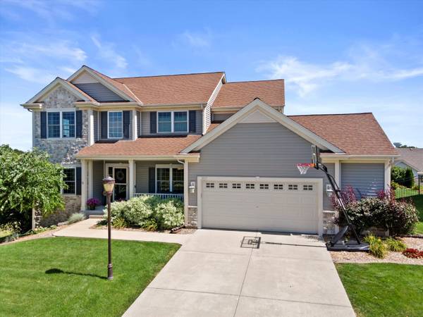 1805 Glacier Ridge Rd, Waukesha, WI 53188