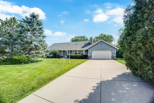 12505 W Barbary Ct, New Berlin, WI 53151