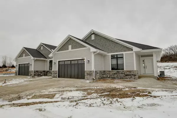 Lannon, WI 53046,7806 W Stone Ridge Dr Unit 74-2