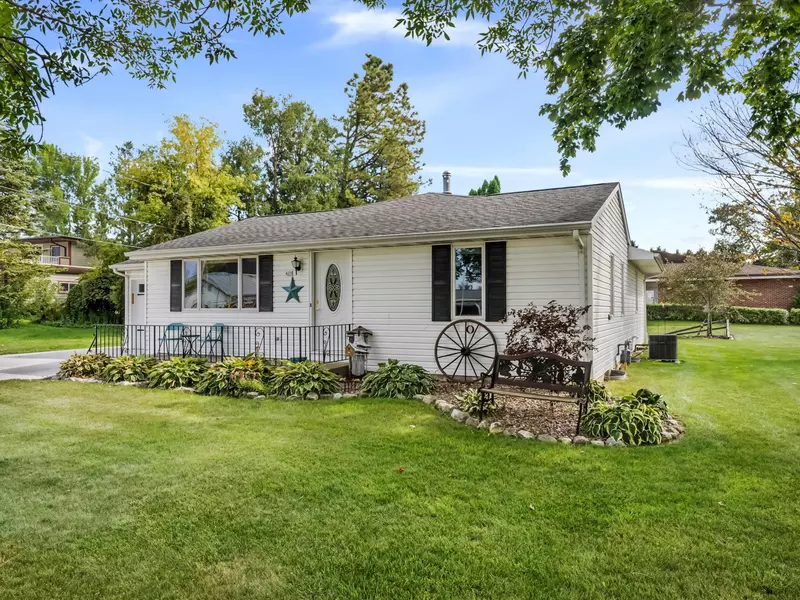 426 Park Ln, Mishicot, WI 54228