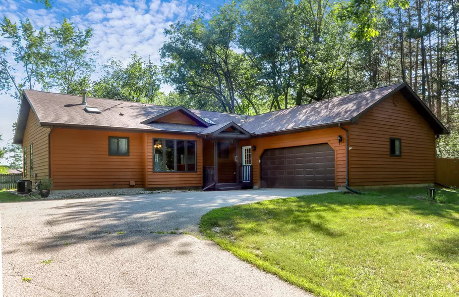 W5245 Aweogon Trl, Sugar Creek, WI 53121