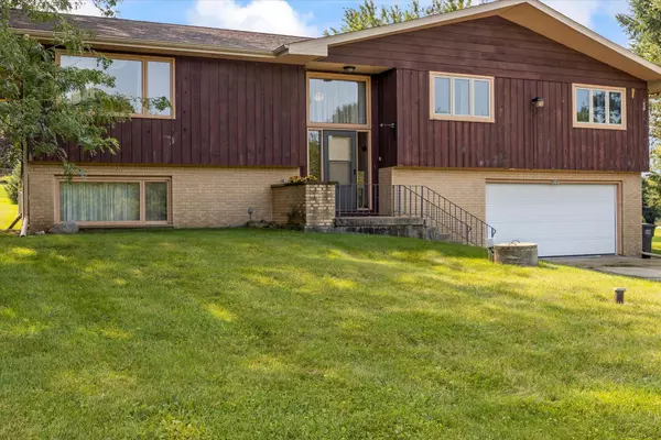 W2747 Hickory Ln, Geneva, WI 53147