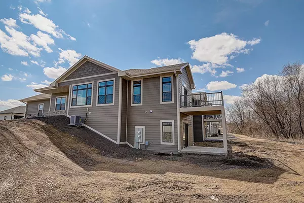 Lannon, WI 53046,7987 W Stone Ridge Dr Unit 64-1