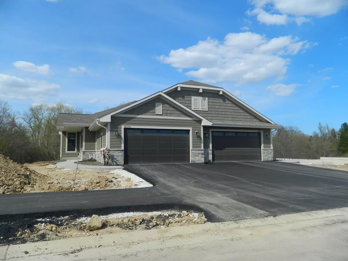 Lannon, WI 53046,7987 W Stone Ridge Dr Unit 64-1