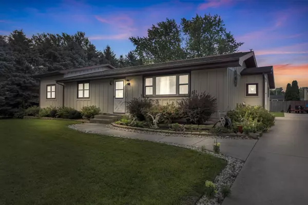 1023 91st St, Pleasant Prairie, WI 53158