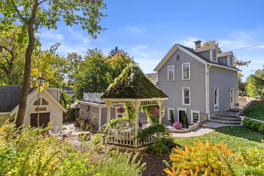 1412 St Charles St, Wauwatosa, WI 53213