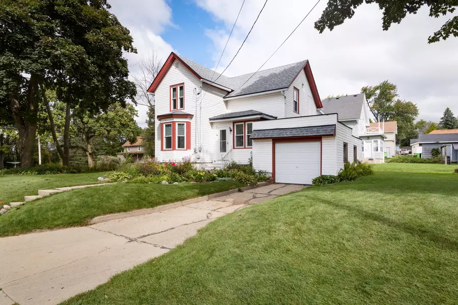 304 N German St, Mayville, WI 53050