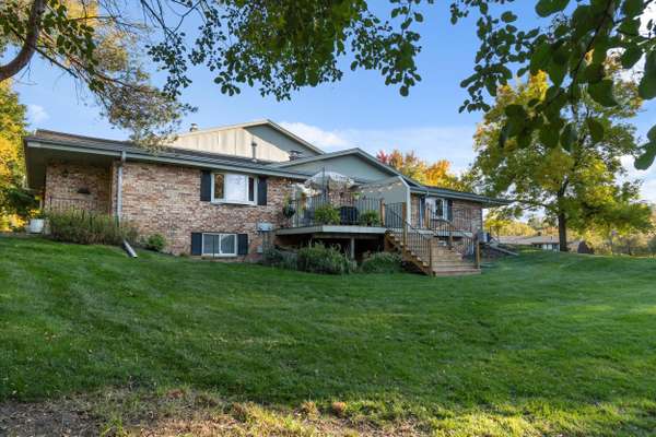 2875 Nassau Dr, Brookfield, WI 53045