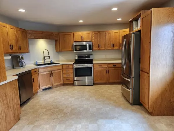 Howards Grove, WI 53083,703 Wren Ln Unit 2