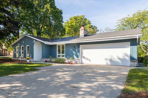 710 Elk Ln, Waukesha, WI 53188