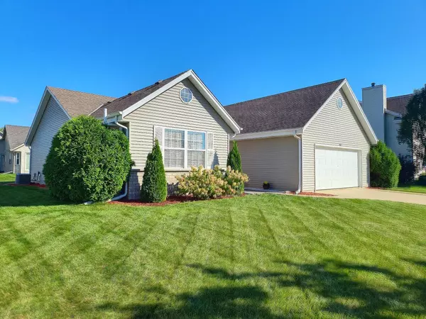 324 S Maple Ln, Saukville, WI 53080