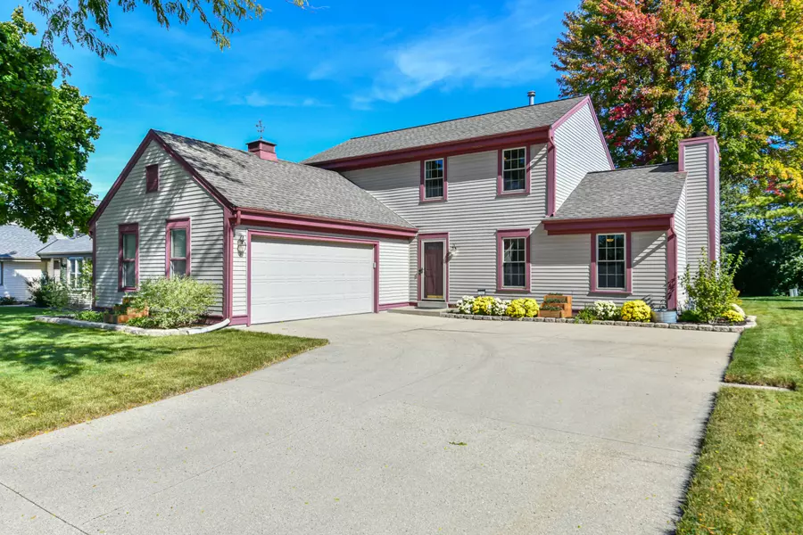 1263 River Park Cir E, Mukwonago, WI 53149