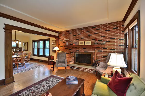 Wauwatosa, WI 53213,6118 Washington Cir