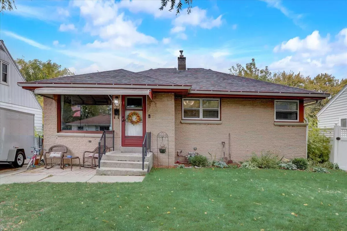 West Allis, WI 53214,935 S 111th St