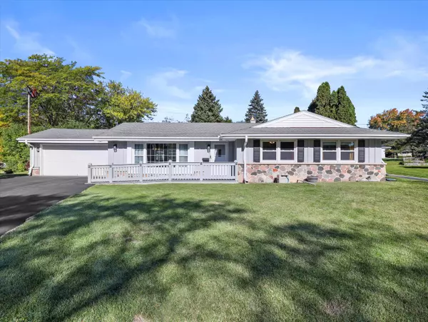 5231 Middleton Ct N, Greendale, WI 53129