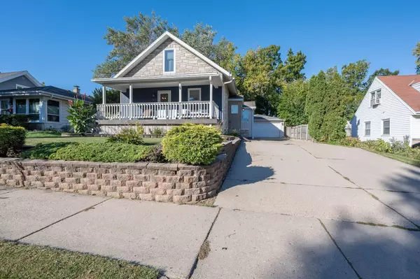 911 S 97th St, West Allis, WI 53214