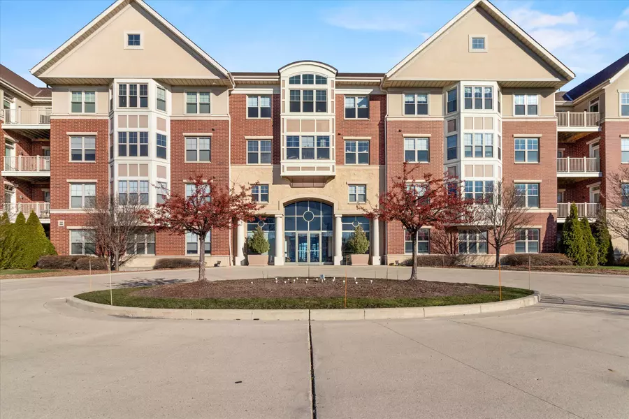 4110 S Lake Dr Unit 345, Saint Francis, WI 53235