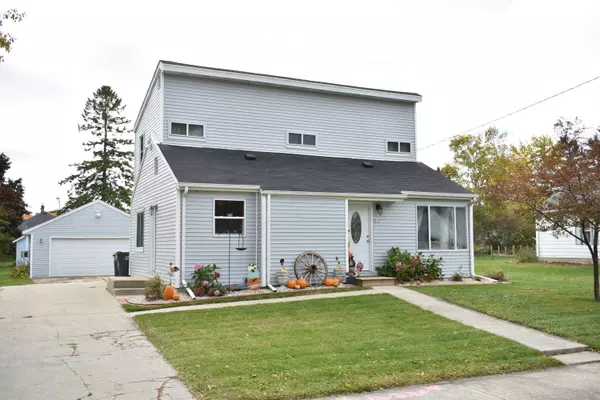 558 Western Ave, Random Lake, WI 53075