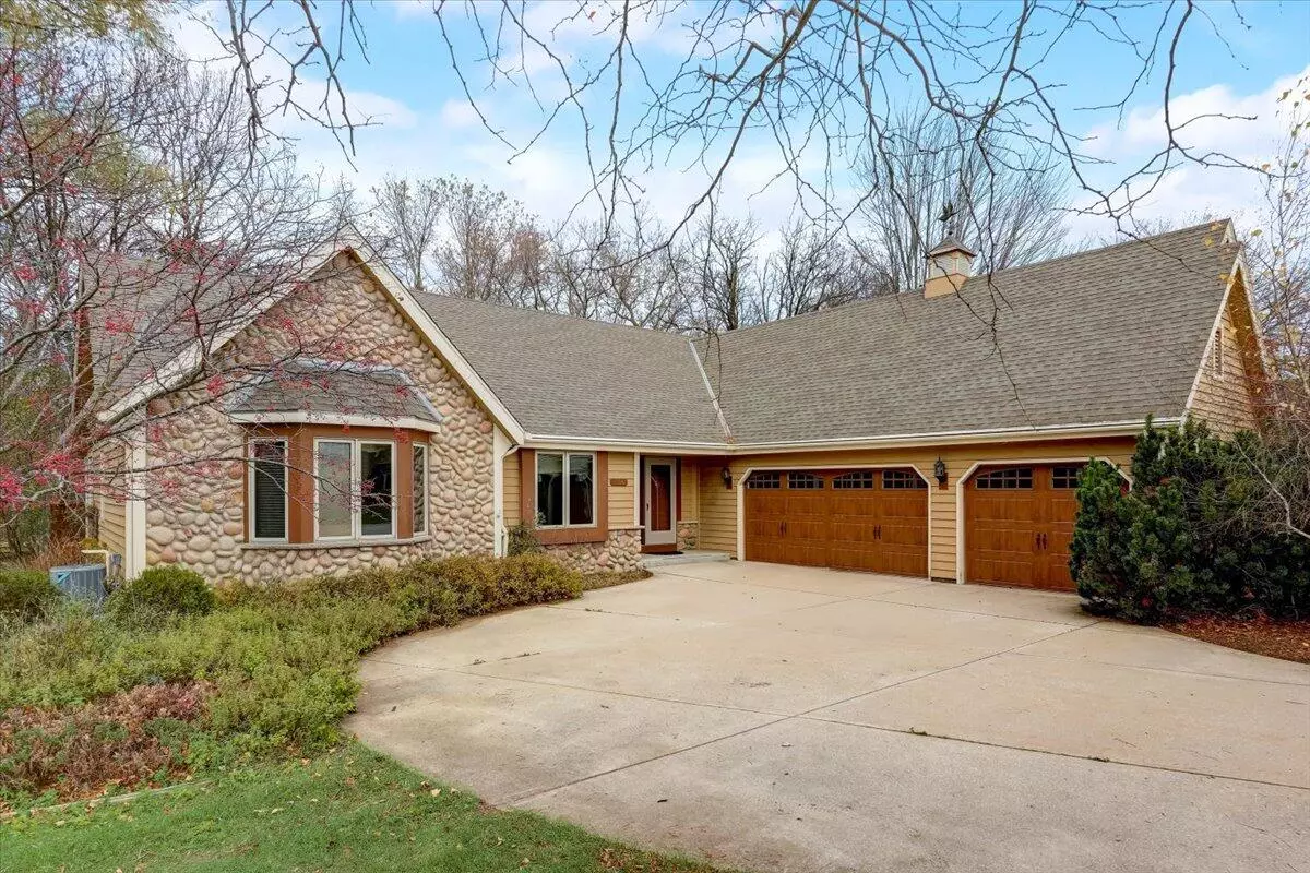 Oconomowoc, WI 53066,754 Prestwick Ct