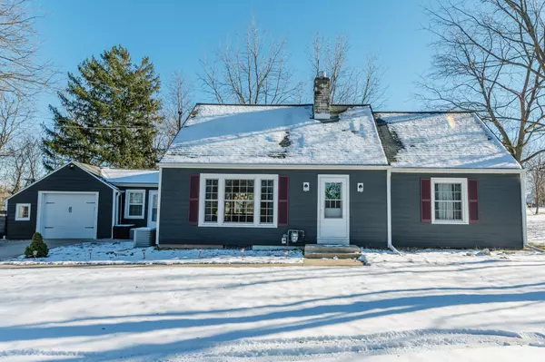 W263N2966 Prospect Ave, Pewaukee, WI 53072