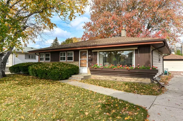 7904 W Burdick Ave, Milwaukee, WI 53219