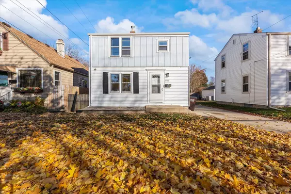 1922 E Cora Ave, Saint Francis, WI 53235