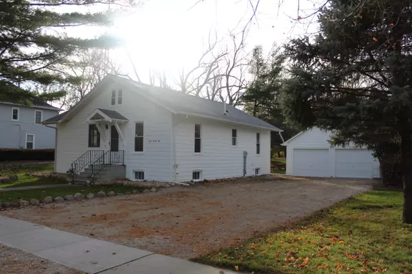 322 N Wisconsin St, Darien, WI 53114