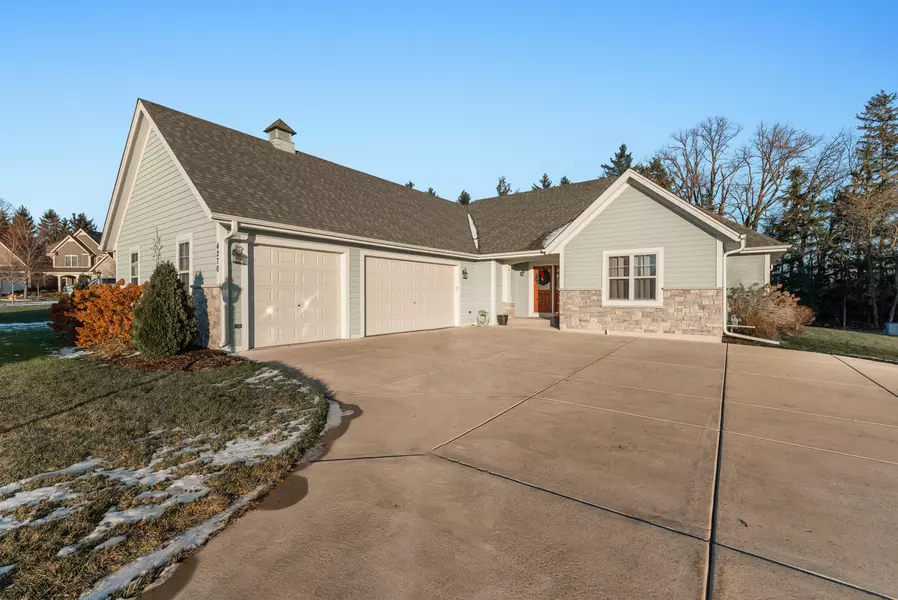 4270 Carneros Way, Jackson, WI 53037