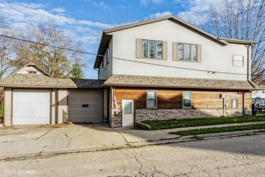 212 Grove St, Mayville, WI 53050