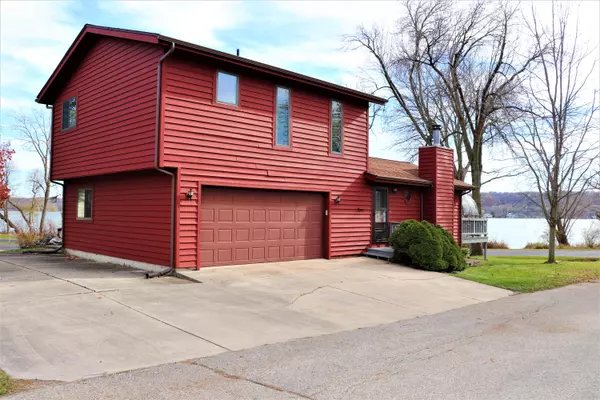 W4060 Lake Shore Dr, Geneva, WI 53147