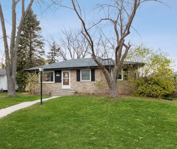 4055 S 83rd St, Greenfield, WI 53220