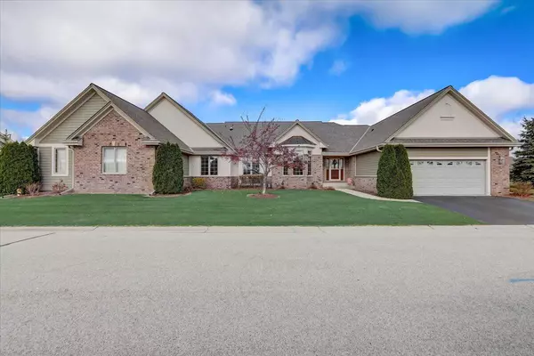 107 Eagles Cove Cir, North Prairie, WI 53153