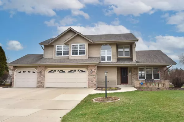 W153N7462 Stoneridge Dr, Menomonee Falls, WI 53051