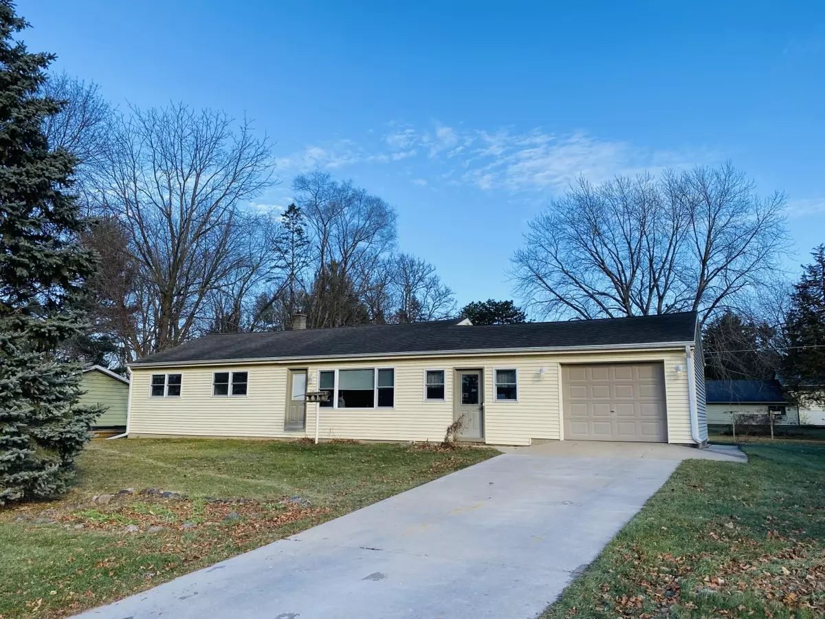 Dousman, WI 53118,146 Park St