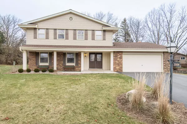 2304 Candlewyck Ct, Waukesha, WI 53188