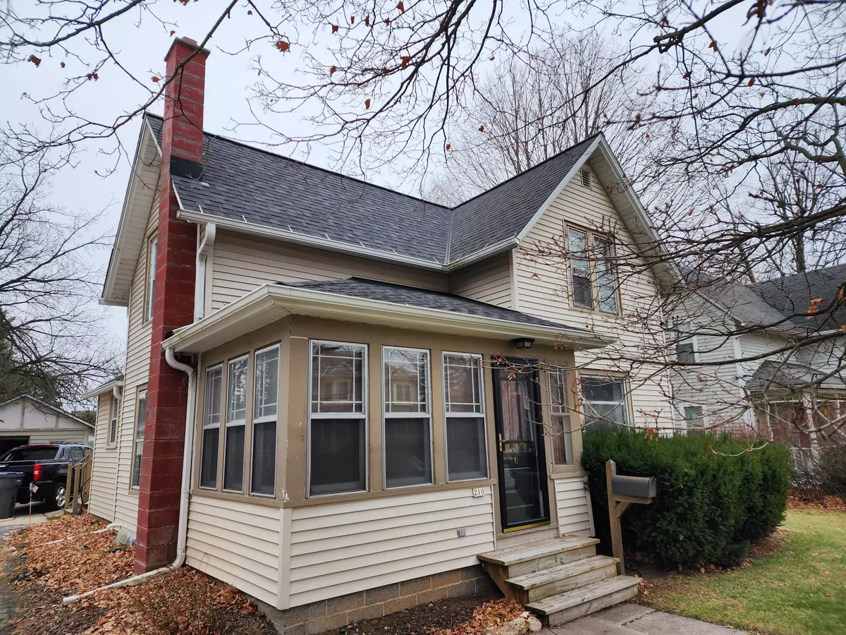 Hartland, WI 53029,210 Maple Ave