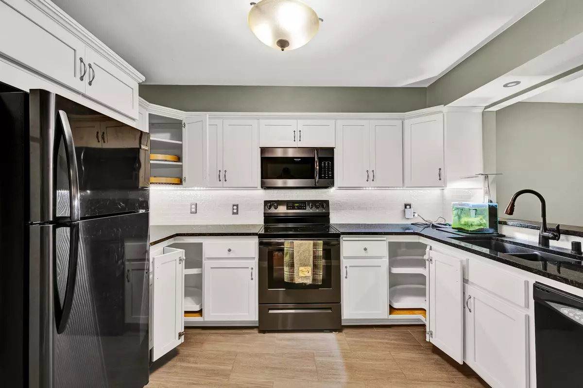 Pewaukee, WI 53072,364 Park Hill Dr Unit E