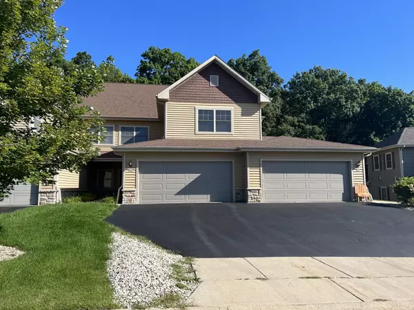 948 Autumn Ridge Ln, Hartford, WI 53027
