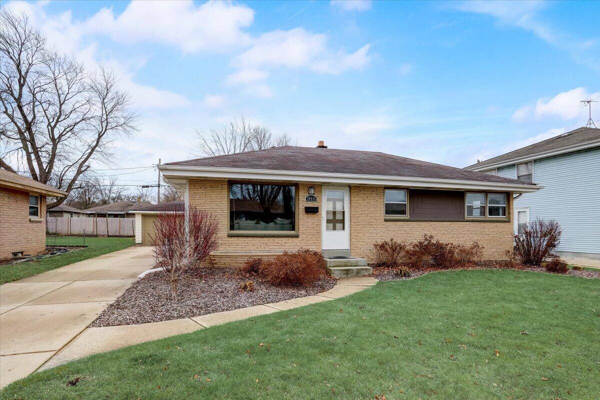 10419 W Rohr Ave, Milwaukee, WI 53225