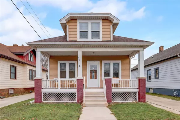 2611 Charles St, Racine, WI 53402