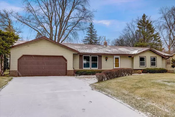 5268 W Radcliffe Dr, Brown Deer, WI 53223