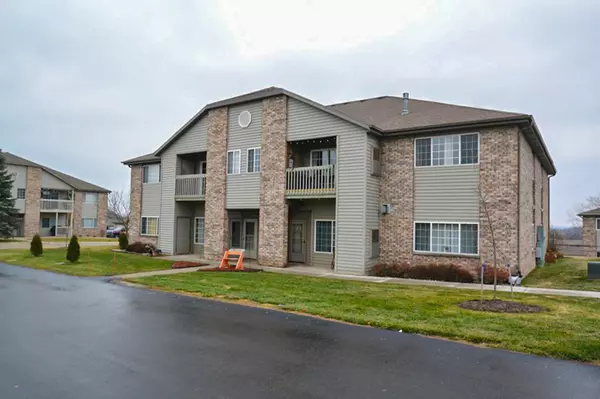 W169S7609 Gregory Dr Unit D, Muskego, WI 53150