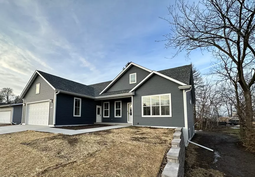 115 W Pine St, Lake Mills, WI 53551