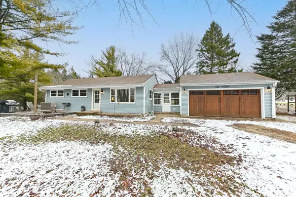 S82W13212 Acker Dr, Muskego, WI 53150