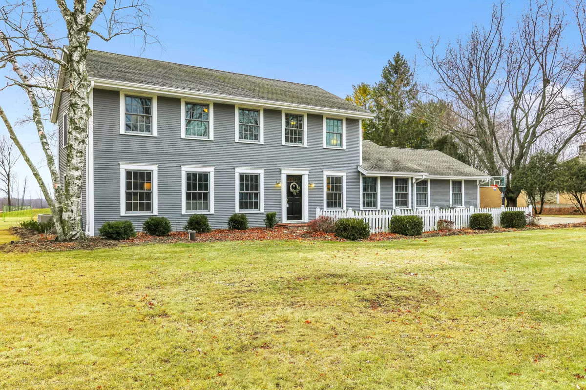 Mequon, WI 53097,13325 N Lakewood Dr