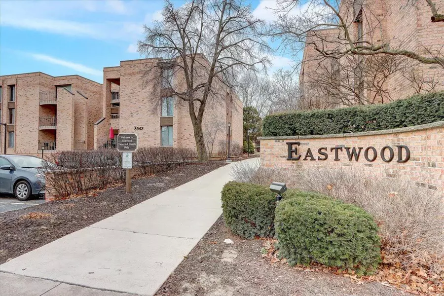 1818 E Shorewood Blvd Unit 308, Shorewood, WI 53211