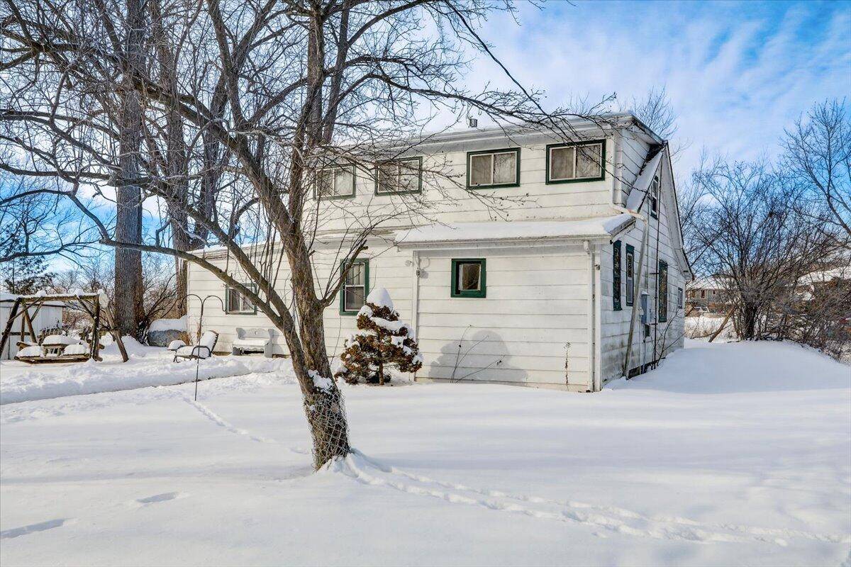 8402 Willow Ln, Norway, WI 53185