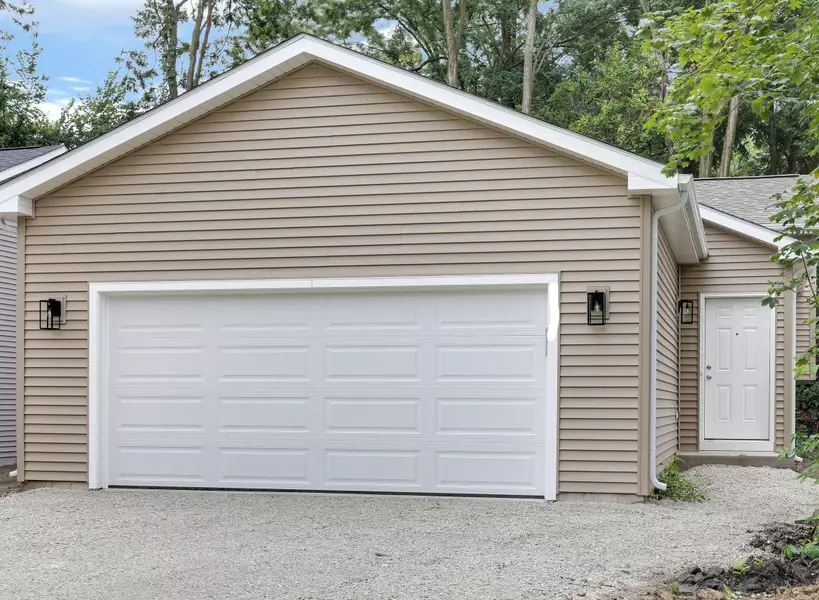 29045 112th St, Salem Lakes, WI 53179