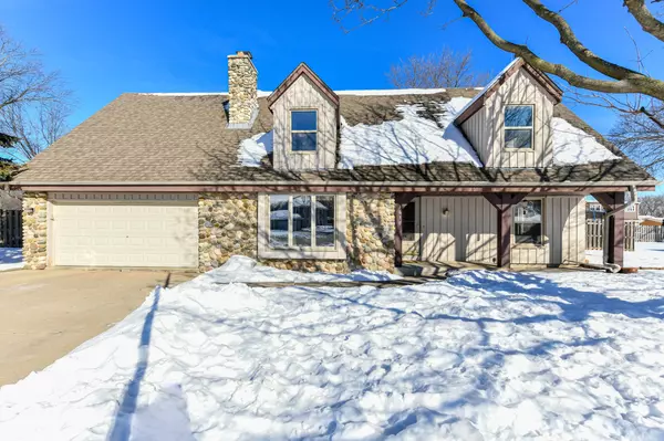 3630 S Sandalwood Ct, New Berlin, WI 53151